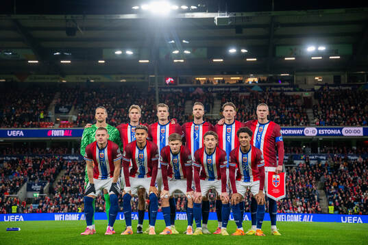 The starting eleven of Norway pose for a team photo