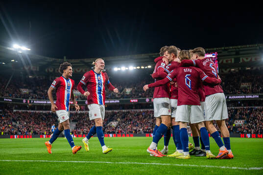 Alexander Sørloth of Norway celebrates with Oscar Bobb,