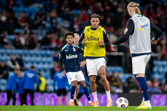 Antonio Nusa of Norway warms up
