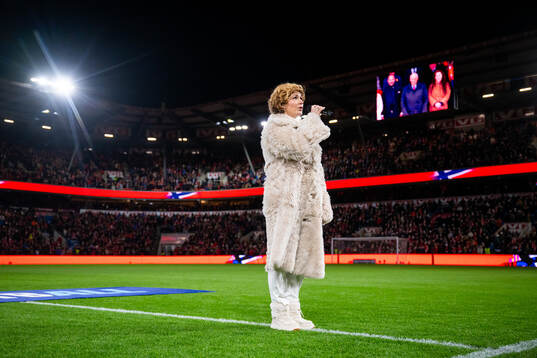 Sissel Kyrkjebø sings