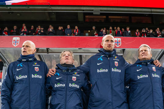 Head coach Ståle Solbakken, assistant coach Kent