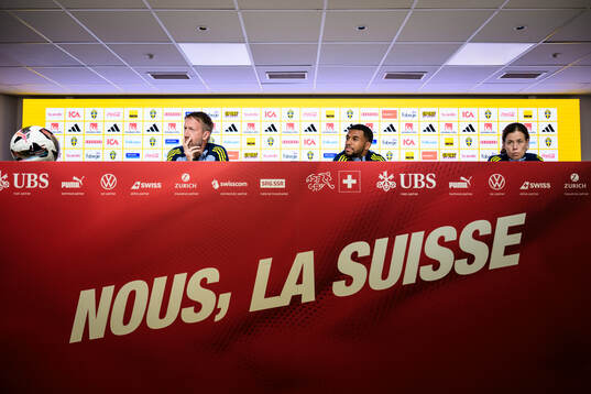 Head coach Graham Potter, Isak Hien and press officer Petra
