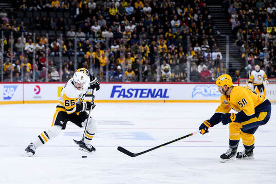 Erik Karlsson of Pittsburgh Penguins and Michael Bunting of