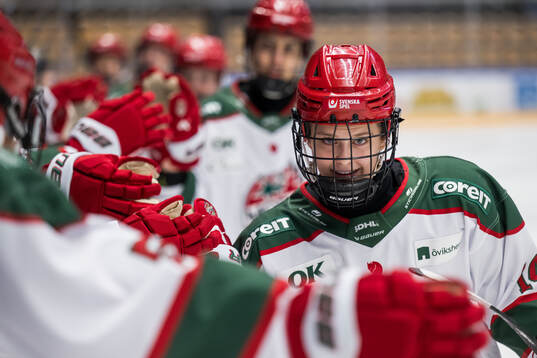 Modos Lovisa Engström jublar
