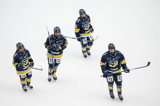HV71s Eimear Leacy, Teghan Inglis, Tea Løkke Nyberg och