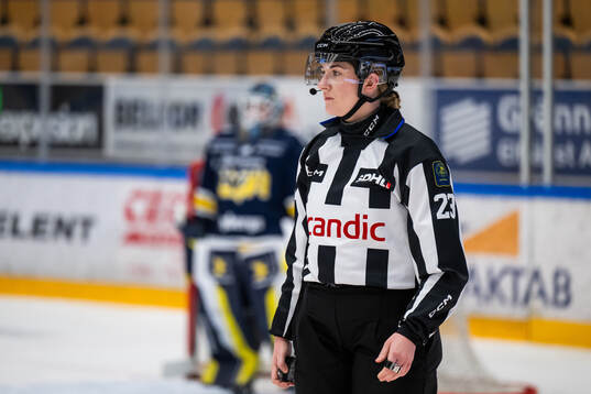 Linjedomare Julia Johansson