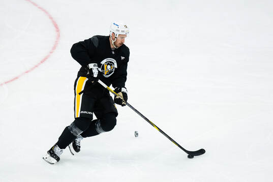 Kevin Hayes at a practice session with Pittsburgh Penguins