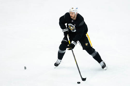 Kevin Hayes at a practice session with Pittsburgh Penguins