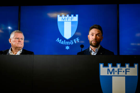Ordförande Anders Pålsson när Jimmy Rosengren