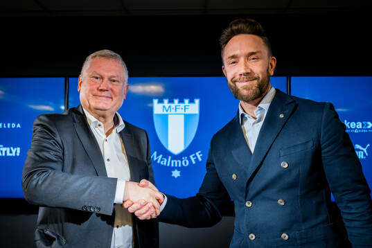 Ordförande Anders Pålsson när Jimmy Rosengren