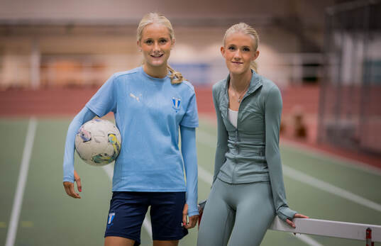 Systrarna fotbollsspelande Agnes Elm och friidrottande Ebba