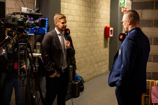 TV4s kommentator Lars Lindberg intervjuar Djurgårdens