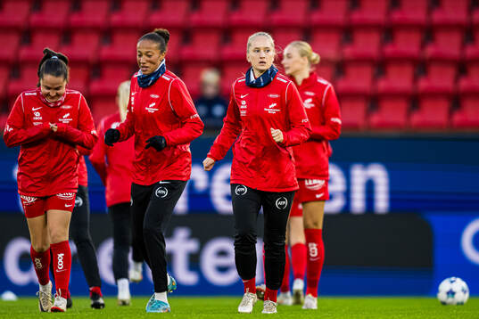 Amalie Vevle Eikeland of Brann warms up