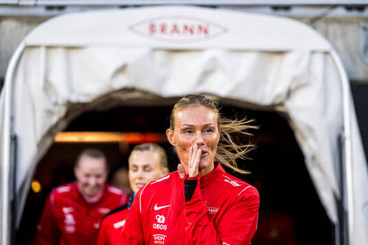 Ingrid Stenevik of Brann warms up