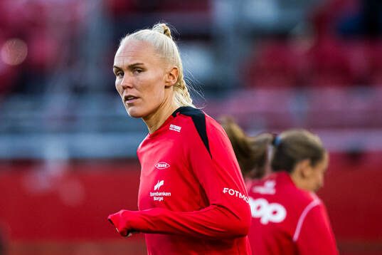 Maria Thorisdottir of Brann warms up