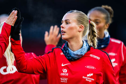 Nora Lie Eghdami of Brann warms up