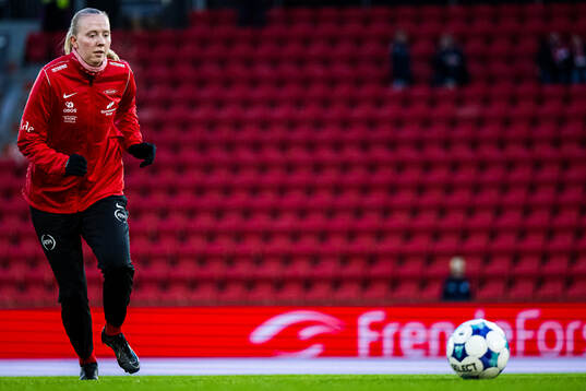 Tomine Svendheim of Brann warms up