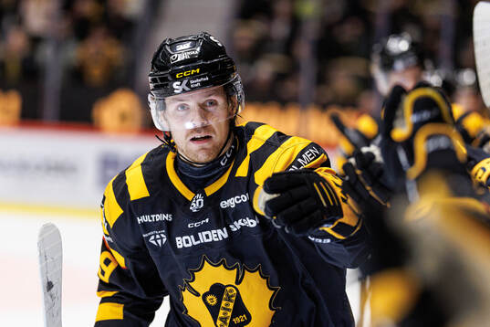 Skellefteås Mikkel Aagaard jublar