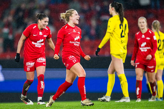 Monica Isaksen of Brann celebrates