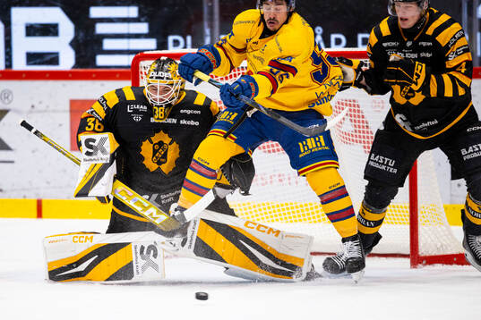 Skellefteås målvakt Strauss Mann Rasmus Bergqvist och