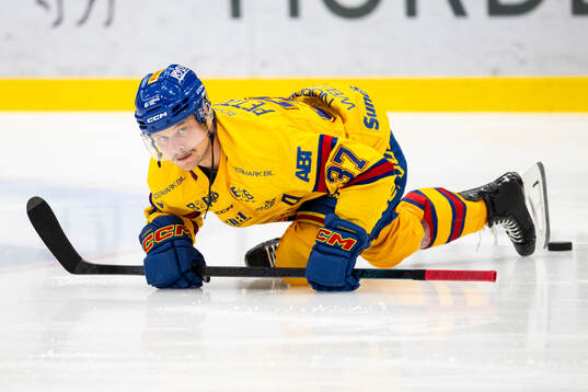 Djurgårdens Jesper Pettersson värmer upp