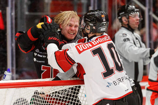 Örebros Christopher Mastomäki och Malmö Redhawks William