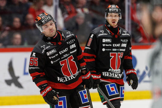 Örebros David Quenneville och Kalle Kossila deppar