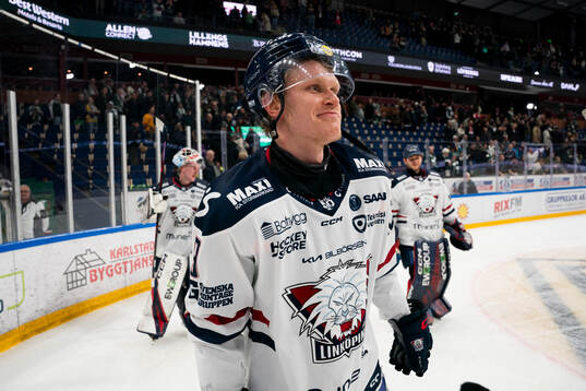 Linköpings Jonathan Myrenberg spelare jublar