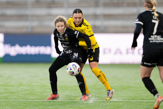 Umeås Nicole Robertson och Elfsborgs Hedvig Petersson