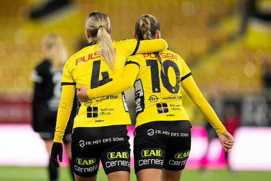Elfsborgs Alice Broman och Stina Jensen jublar