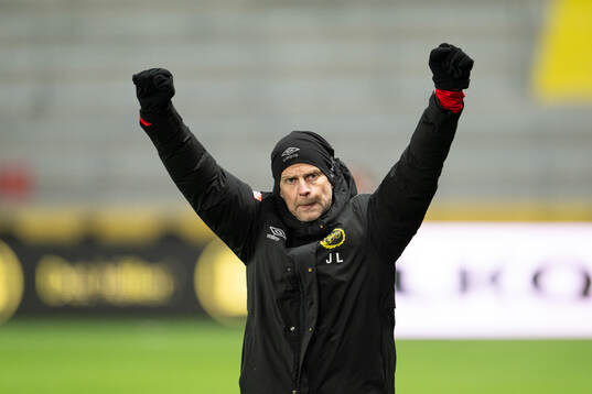 Elfsborgs assisterande tränare Johan Lundwall jublar