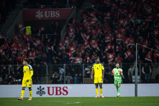 Yasin Ayari, Isak Hien and goalkeeper Viktor Johansson of