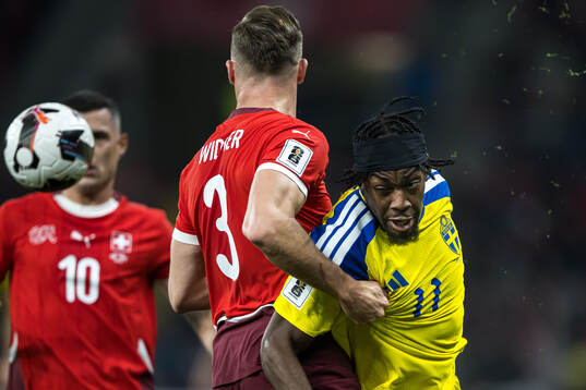 Silvan Widmer of Switzerland and Anthony Elanga of Sweden