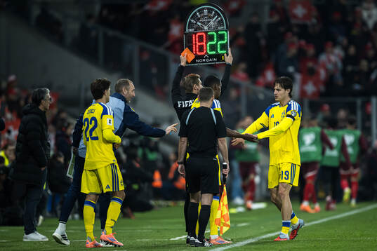 Alexander Isak and Mattias Svanberg of Sweden