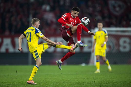 Alexander Bernhardsson of Sweden and Ruben Vargas of