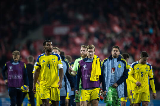 Isak Hien, Emil Krafth, and Gabriel Gudmundsson of Sweden
