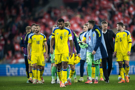 Isak Hien of Sweden look dejected