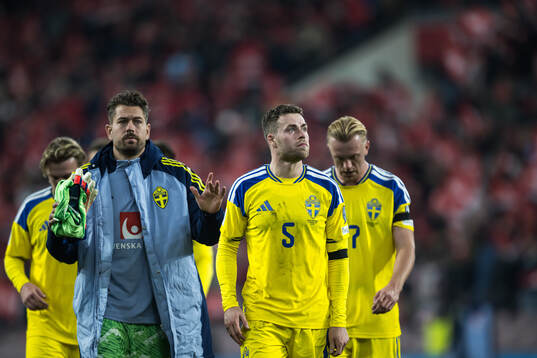 Goalkeeper Kristoffer Nordfeldt, Gabriel Gudmundsson, and