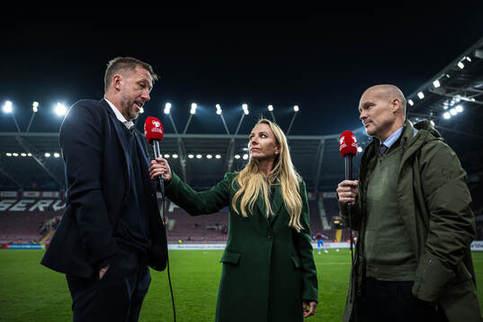 Head coach Graham Potter of Sweden with Frida Nordstrand