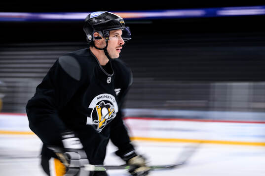 Sidney Crosby at a practice session with Pittsburgh Penguins
