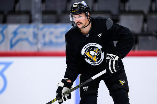 Erik Karlsson at a practice session with Pittsburgh Penguins