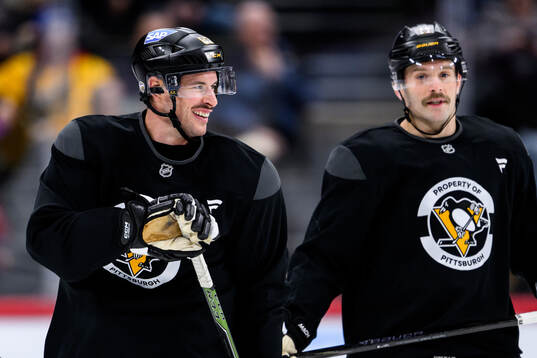 Sidney Crosby at a practice session with Pittsburgh Penguins
