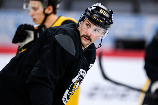 Erik Karlsson at a practice session with Pittsburgh Penguins