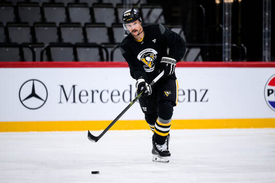 Erik Karlsson at a practice session with Pittsburgh Penguins