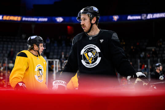 Kevin Hayes at a practice session with Pittsburgh Penguins