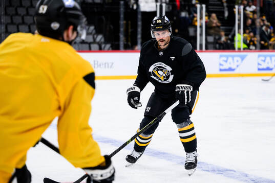 Erik Karlsson at a practice session with Pittsburgh Penguins
