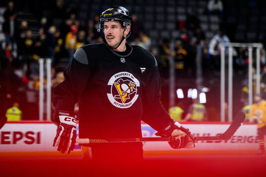 Sidney Crosby  at a practice session with Pittsburgh