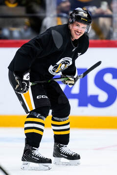 Sidney Crosby at a practice session with Pittsburgh Penguins