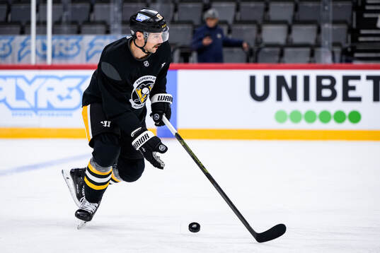 Erik Karlsson at a practice session with Pittsburgh Penguins