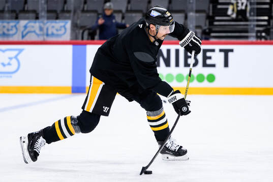 Erik Karlsson at a practice session with Pittsburgh Penguins